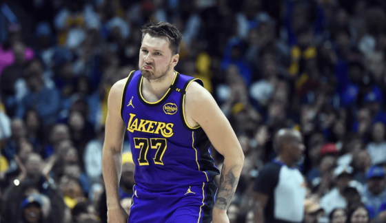 开云体育-东契奇连续十场比赛得分超过挺进下一轮，湖人挑战极限！的简单介绍