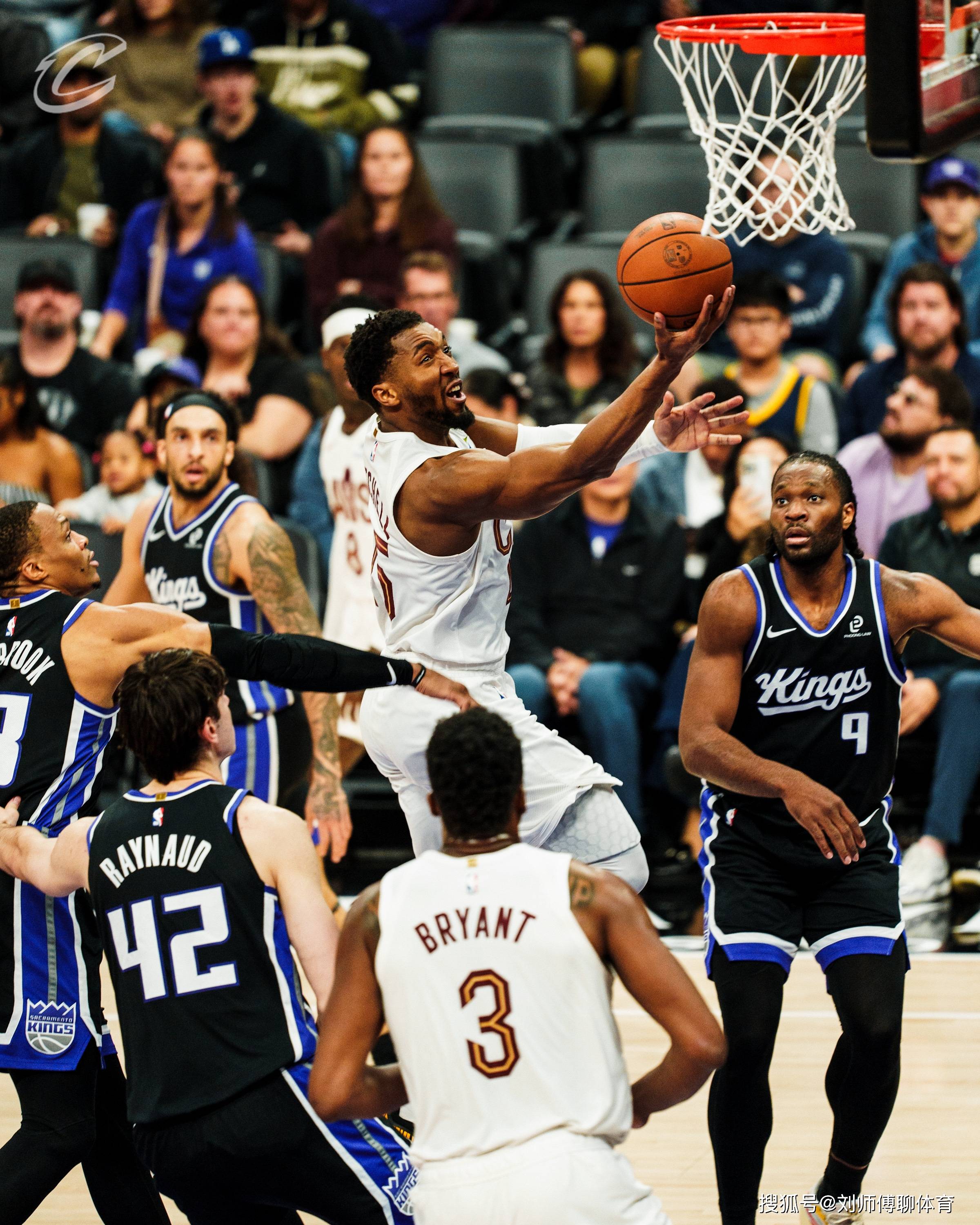 开云体育-哈登回归赛场，出色防守首场状态亮眼，美国队观众沸腾！的简单介绍